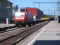 BR 185 043-7  gl�nzte  in der Sonne...Augenommen wurde sie in Aalen, am 19.05.07. Dies ist ein Umleiter-G�terzug �ber die Remsbahn Richtung Stuttgart!