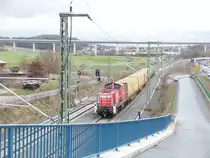 Müllzug am 12.12.2017 auf dem Weg von Lichtenfels nach Coburg bei Creidlitz.
Im Hintergrund zu sehen die NBS Erfurt-Ebensfeld, sowie die Verbindungkurve
zur NBS.