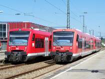 Diese beiden Triebwagen der BR.650 sind t�glich in aalen zu sehen, nur nicht so wie hier auf diesem Bild, eine Zugbegegnung zweier Triebwagen der Br.650 in Aalen ist sehr-sehr-sehr selten. Diese Zugbegegnung kam nur aufgrund der vielen Umleiterz�ge zu stande, hier im Bild sieht man wie die Br.650 100-1 in den Bahnhof Aalen einf�hrt und dan nach Ulm Hbf fuhr und wie die Br.650 314-8 auf das Abstellgleis gefahren wurde.