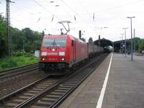 185 222 zieht am 19.05.07 eine G�terzug durch Bonn Hbf auf Gleis 2.