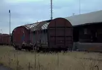 Hier ist das ganze Ausmaß des Verfalls zu erkennen. Verrotender gedeckter Güterwagen
in Ceske Budejovice. 22.12.2017 16:10 Uhr. Gelände öffentlich zugängig.