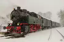 Hespertalbahn D5 in Essen Kupferdreh vom Bahnübergang fotografiert, Dezember 2017.