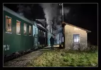 Nächtens im Steyrtal VII - Lok Nr.6  Klaus  steht mit einem Adventzug in der Haltestelle
Sommerhubermühle.
8.12.2017