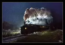 Nächtens im Steyrtal VI - Im dichtem Schneetreiben, dampft 298.102 mit einem Adventzug durch die finstere Nacht.
Sommerhubermühle 8.12.2017