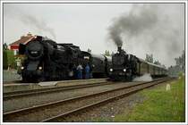 52.4984 mit dem E 16330 aus Knittelfeld und 109.13 mit dem R 16277 aus Wien beim Halt in Premst�tten-Tobelbad kurz vor Erreichen ihres Zielbahnhofes Lieboch, am 17.5.2007. Bis Graz war 109.13 mit dem R 16277 in Doppeltraktion mit 629.01 unterwegs.