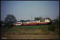 Am Ortsrand von Hasbergen war am 15.5.1992 die 103188 mit dem IC 635 Ehrenbreitstein um 9.13 Uhr auf der Rollbahn in Richtung Osnabrück und weiter nach Hamburg unterwegs.