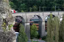 Hinter dem Bockfelsen / über Amazon -

Dosto-Triebzug auf dem Clausener Viadukt in Luxemburg. Hinter der Brücke die Hauptverwaltung von Amazon Europe.

03.10.2017 (M)