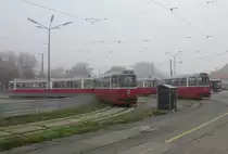 Wien Wiener Linien SL 71 (E2 4098 + c5 1498 / E2 4308 + c5 1508) XI, Simmering, Zentralfriedhof 3. Tor am 16. Oktober 2017.