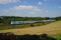Ein Alex wie es ihn wohl aktuell nicht mehr gibt. Er hat viele Wagen, gemischt mit neuem Italiener und TEE Speisewagen. Hier bei der Fahrt durch den Spätsommer am 23.08.2017 bei Fattigau.   Ach ja, Bilderdiebstahl wird verfolgt. Man kann einfach mailen....