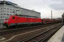 189 017-7 DB als leerer Autotransportzug durchfährt Dresden Hbf in südostlicher Richtung. [16.12.2017 | 11:32 Uhr]