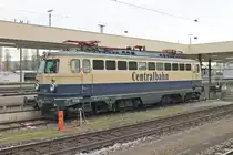 Lokportrait von der 1042 520, als diese am 21.11.2016 auf Gleis 96 abgestellt im Badischen Bahnhof von Basel stand und auf ihren nächsten Sonderzug wartete.