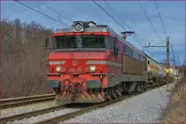 SŽ 363-017 zieht Kesselzug durch Maribor-Tabor Richtung Süden. /2.1.2018