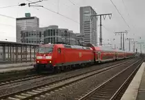146 118-5 erreicht am 2.7.2017 mit dem RE2 (RE10215)  Rhein-Haard-Express  von Düsseldorf Hauptbahnhof nach Nottuln-Appelhülsen den Essener Hauptbahnhof.