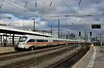 DB: 411 075-5  Villingen-Schwenningen  und 411 565-6  Bad Oeynhausen  bei der Abfahrt auf Gleis 9 in Nürnberg Hbf als ICE 91 nach Wien. Montag, 1. Januar 2018