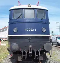 Die Vorserien E10 002 alias 110 002 steht am 06.06.2017 auf dem Außengelände des DB Museum Nürnberg.