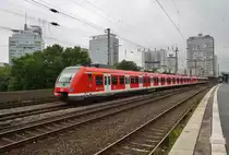 422 578-5 erreicht am 2.7.2017 als S6 von Köln-Nippes den Essener Hauptbahnhof.