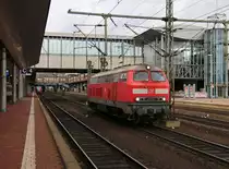 225 023-1 der EfW als Tfzf im Bahnhof Kassel-Wilhelmshöhe. Aufgenommen am 21.11.2015.
