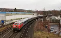 218 399-4 (ELBA) fuhr am 05.01.18 den DPE 1895 von Hof Hbf nach Rosenheim mit Eishockey-Fans. Hier ist der Zug in der Ausfahrt Marktredwitz zu sehen.
