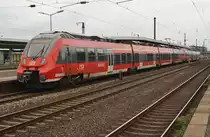 442 255-6 und 442 102-0 fahren am 2.7.2017 als RE9 (RE10919)  Rhein-Sieg-Express  von Aachen Hauptbahnhof nach Siegen in Köln Messe/Deutz ein.