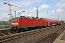 143 009 schiebt am 2.7.2017 die RB27 (RB12577)  Rhein-Erft-Bahn  von Köln Hauptbahnhof nach Koblenz Hauptbahnhof in den Bahnhof Köln Messe/Deutz.