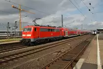 111 158 erreicht am 2.7.2017 mit dem RE9 (RE10923)  Rhein-Sieg-Express  von Aachen Hauptbahnhof nach Siegen den Bahnhof Köln Messe/Deutz.