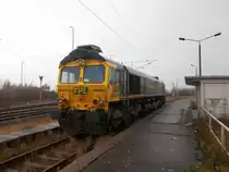 Nachdem es in letzter Zeit etwas weniger mit abgestellten Lok´s in Mukran Mitte wurde,erwischte ich,am 06.Januar 2018,dort die FPL 650 003.