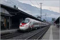 Der Eurocity 37 von Genève nach Venezia SL führte heute am Schluss als Verstärkung den RABe 503 022  Johann Wolfgang von Goethe  für Reisende bis Domodossola. 
Das Bild entstand bei der Abfahrt des Zuges in Montreux.
7. Jan. 2018