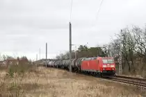Von Stendell kommend, durchfährt 185 084 den Bahnhof Britz mit Kesselwagen in Richtung Berlin.
Aufnahmedatum: 5. Januar 2018