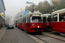 Wien Wiener Linien SL 49 (E1 4542 + c4 13** / E1 4549 + c4 1364) XIV, Penzing, Hütteldorfer Straße / Lützowgasse am 20. Oktober 2017.