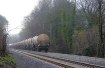 Ein Nachschuss von einem Kesselzug  aus Ludwigshafen-BASF nach Antwerpen-BASF(B). Aufgenommen an der Montzenroute am Gemmenicher-Weg. 
Am Nachmittag vom 12.1.2018.
