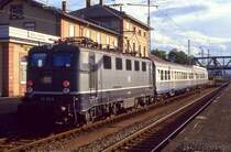 141 133, Weil am Rhein, 24.09.1987. Das Bahnhofsgebäude musste 1987 einer neuen Traase der Bundesstraße 3 weichen.
