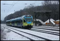 ET 13 der Eurobahn fährt hier am 17.1.2018 um 15.29 Uhr planmäßig in Natrup Hagen ein. Der Zug ist unterwegs nach Münster. Er trägt noch das alte Farbkleid der Westfalenbahn, von der die Eurobahn die Strecke übernommen hat. Aufkleber an den Fahrzeugen weisen aber bereits auf die anstehende Farbveränderung hin.
