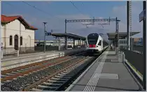 Der Trenord ETR 524 204 erreicht von Albate-Camerlata kommend als S40 nach Varese die Station Stabio, links im Bild, ein Teil des Empfangsgebäudes von 1926.
16. Jan. 2018