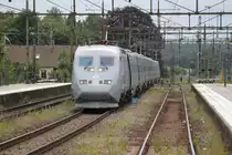 Am 10.07.2017 erreicht ein SJ Snabbtåg nach Stockholm den Bahnhof Hässleholm.