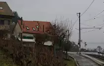 Ja was kommt denn da an diesem unfreundlichen Tag tief aus dem Tal den Berg hoch...
Der MOB ABDe 8/8 4003 als Regionalzug 2330 Montreux - Chernex.
Fotografenstandpunkt: die Haltestelle Planchamp.
18. Jan. 2018
