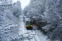 Am 23.02.2016 kommt der morgendliche Schülerzug aus Bad Steben durch diese Schneelandschaft mitten im Stadtgebiet von Hof heran. Gleich ist die Haltestelle Hof Neuhof erreicht. Dieses Bild hab ich genau heute auch bei der Kommunikation über den Orkan Friederike verwendet. Heute morgen sah es draussen bei uns so aus, nur dunkler. Der Zug wäre unfotografierbar gewesen....