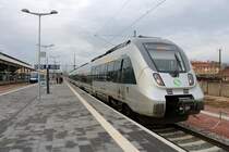 1442 212 (Bombardier Talent 2) der S-Bahn Mitteldeutschland (DB Regio Südost) als S 37575 (S5) nach Zwickau(Sachs)Hbf steht in ihrem Startbahnhof Halle(Saale)Hbf auf Gleis 13. [27.12.2017 | 14:25 Uhr]