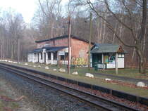 Selbst beim Rasenden Roland gibt es beim Bahnhofsgebäude Philippshagen Leerstand.Aufnahme vom 21.Januar 2018.