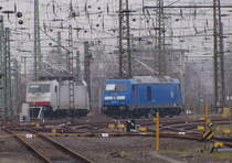ITL 186 136 + PRESS 285 103-3 am 16.12.2017 beim pausieren auf dem Gleisvorfeld in Leipzig Hbf.