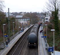 Ein Blick auf einen Ölleerzug aus Basel(CH) nach Antwerpen-Petrol(B).
Aufgenommen von der Brücke in Aachen-Schanz. 
Am Morgen vom 23.1.2018.