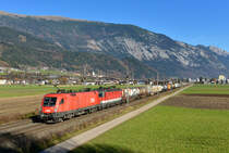 1116 196 + 1144 269 mit einem Containerzug am 17.11.2012 bei Schwaz. 