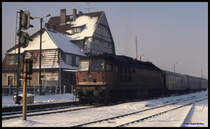 DR 232291 wartet mit dem Personenzug 14551 nach Bleicherode Ost am 3.2.1993 um 11.35 Uhr im Bahnhof Bleicherode Stadt.