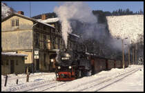 997238 wartet hier am 3.2.1993 um 13.20 Uhr mit dem P 8903 aus Wernigerode im den Bahnhof Eisfelder Talmühle auf die Weiterfahrt nach Nordhausen.