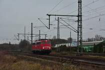 Trotz des miesen nass alten Wetters zog es mich für die 110 491 für eine halbe Stunde an die Strecke. Hier fährt sie Lz durch Grevenbroich gen Köln. Sie hat vorher den Alpenexpress nach Venlo gebracht.

Grevenbroich 28.01.2018