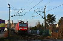 Da gestern endlich mal gutes Wetter war wurde der Tag genutzt um ein wenig die RB27 aufzunehmen. Hier fährt 143 114 mit der RB27 durch Grevenbroich gen Köln.

Grevenbroich 30.01.2018