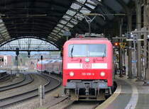 Ein Nachschuss von der 120 208-4 DB steht in Aachen-Hbf mit dem RE9 aus Siegen-Hbf nach Aachen-Hbf.
Aufgenommen vom Bahnsteig 2 vom Aachen-Hbf. 
Bei Regenwetter am Morgen vom 31.1.2018.