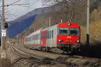 Mit dem Steuerwagen 80-73 100 an der Spitze fährt IC515 bei Mixnitz-Bärenschützklamm Richtung Graz. Das Bild entstand am 30.01.2018.