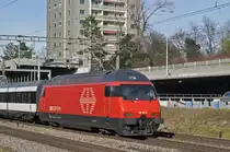 Re 460 107-6 fährt Richtung Bahnhof Muttenz. Die Aufnahme stammt vom 24.01.2018.