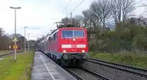 111 111 DB kommt mit dem RE4 von Dortmund-HBf nach Aachen-Hbf und kommt aus Richtung Neuss-Hbf,Mönchengladbach-Hbf,Rheydt-Hbf,Wickrath,Beckrath,Herrath,Erkelenz,Baal,Hückelhoven-Baal,Brachelen und fährt in Lindern ein und fährt dann weiter in Richtung Süggerath,Geilenkirchen,Frelenberg,Zweibrüggen,Übach-Palenberg,Rimburg,Finkenrath,Hofstadt,Herzogenrath, Kohlscheid,Richterich,Laurensberg,Aachen-West,Aachen-Schanz,Aachen-Hbf. 
Aufgenommen vom Bahnsteig 2 in Lindern. 
Am Kalten Nachmittag vom 1.2.2018.