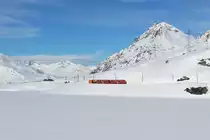 RhB Dampfschneeschleuderfahrt 2018 
RhB ABe 4/4 II 47 und 46 mit dem Schneeräumer Xk 9132 am komplett zugefrorenen Lago Bianco zwischen Ospizio Bernina und Bernina Lagalb. 
Im Hintergrund sieht man die RhB Dampfschneeschleuder Xrotd 9213 und das Bernina-Krokodil Ge 4/4 Nr. 182

Sonntag, 28. Januar 2018